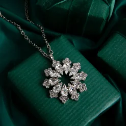 Crystal Decagon Pendant*Royal Collection Shop